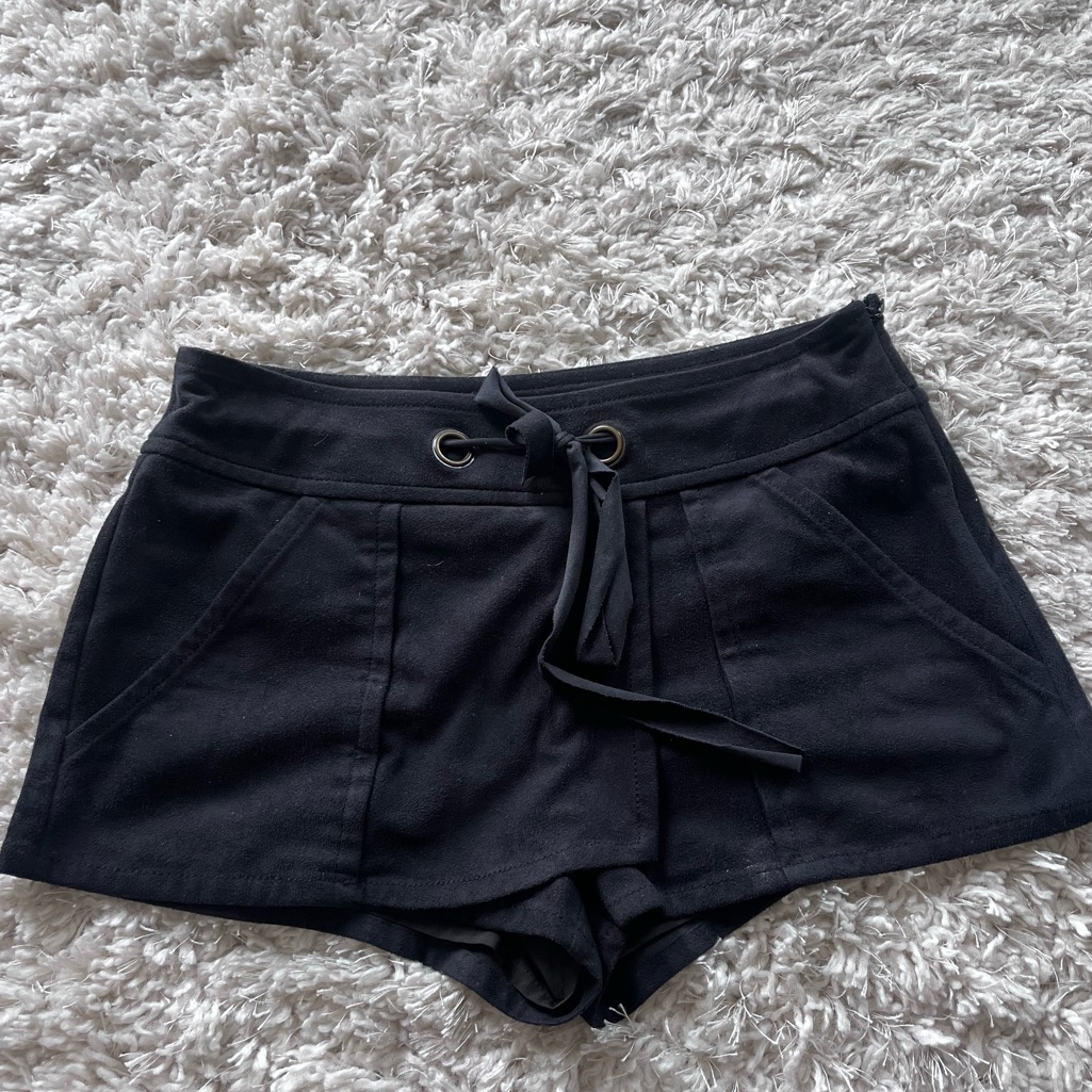 Preowned Guess Black Velvet Skort